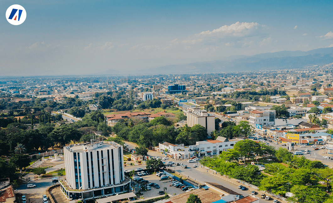 A town where we can see many cars and so many houses inclunding long buildings