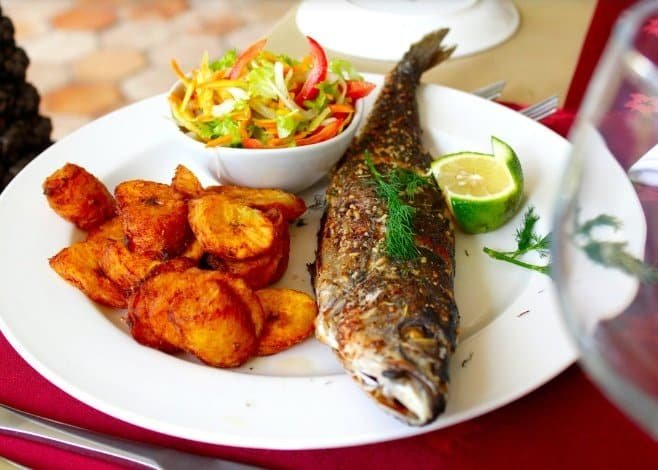 Grilled mukeke with banana fries, a salad and a lemon