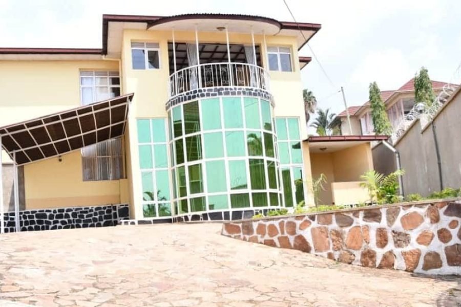 a house rental in Burundi with a balcony